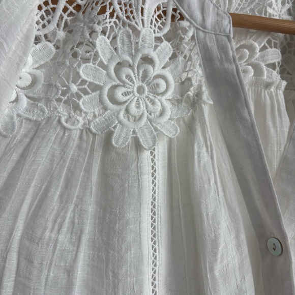 Figueroa & Flower White Drapey Elegant Lace Button Down 3/4 Sleeve Blouse - Picture 5 of 11